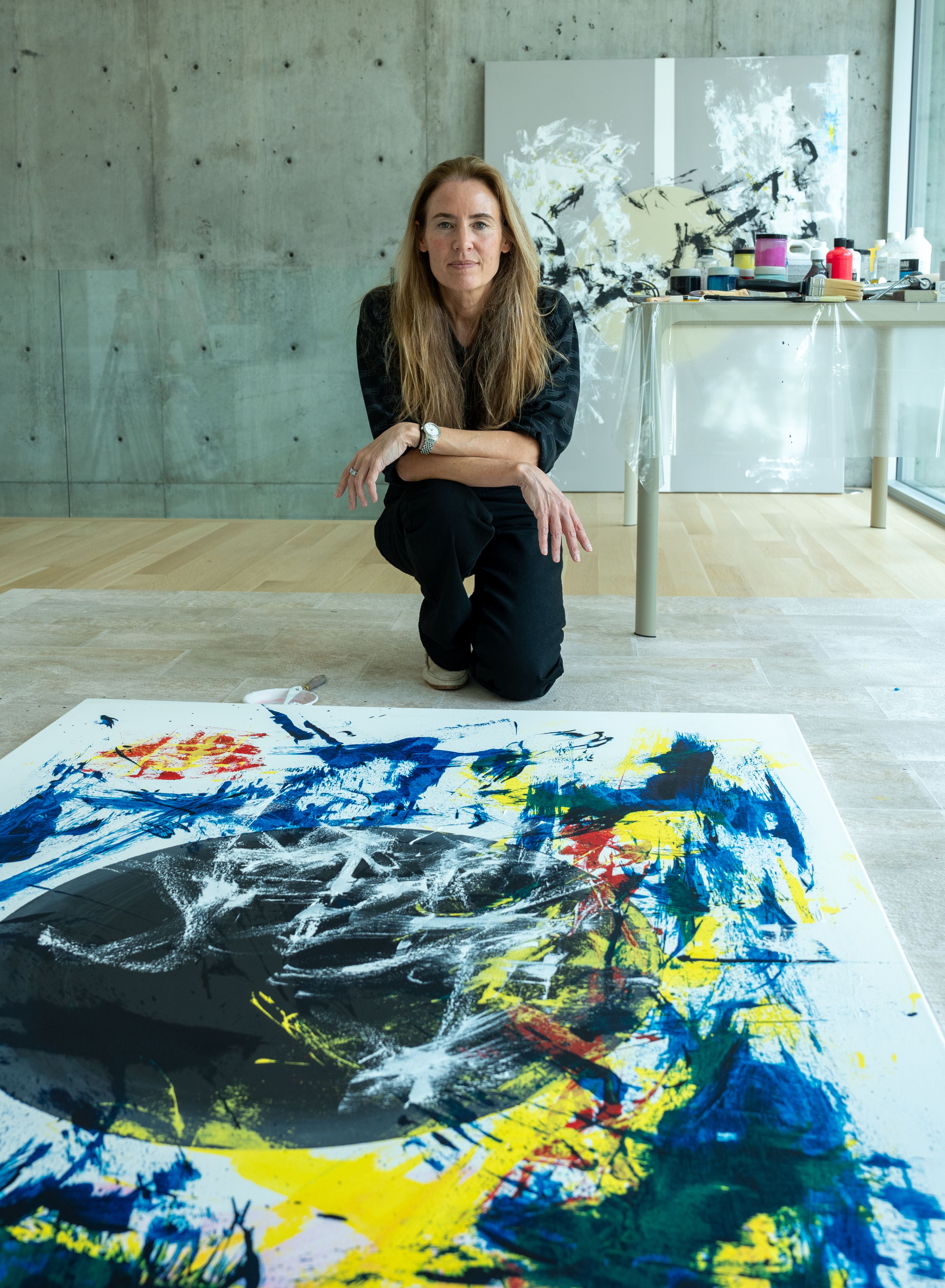 Photo of Daniela Solzbacher, MD, Dr med, while painting 